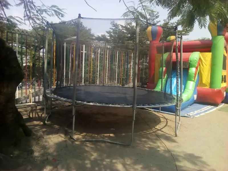 Trampoline en action à Yaoundé